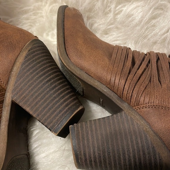 Faded Glory chunky Heels Booties - Picture 4 of 8